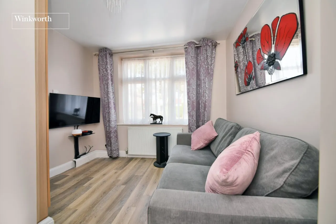 Walsingham Gardens, Stoneleigh, KT19, photo 15