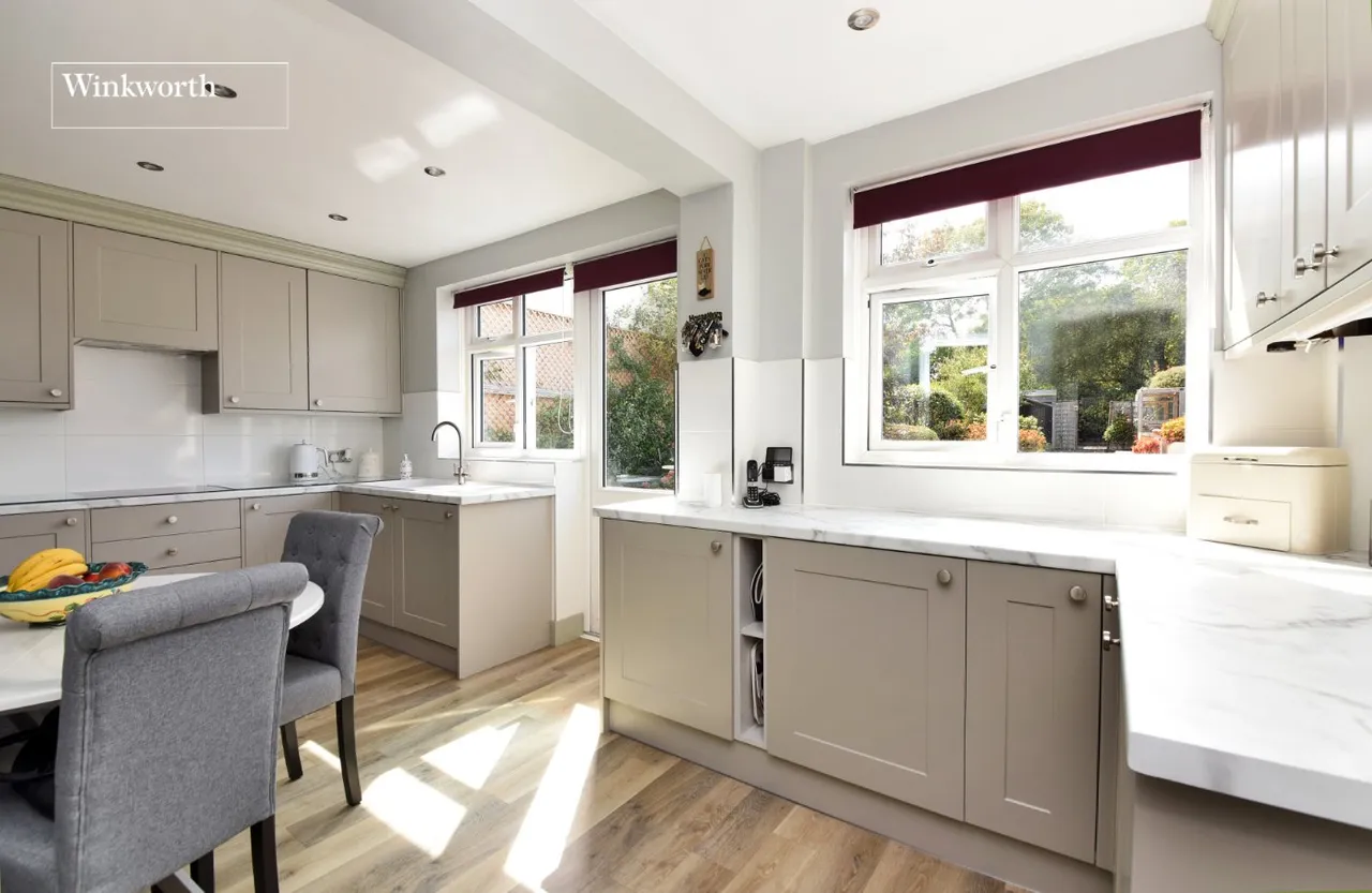 Walsingham Gardens, Stoneleigh, KT19, photo 13