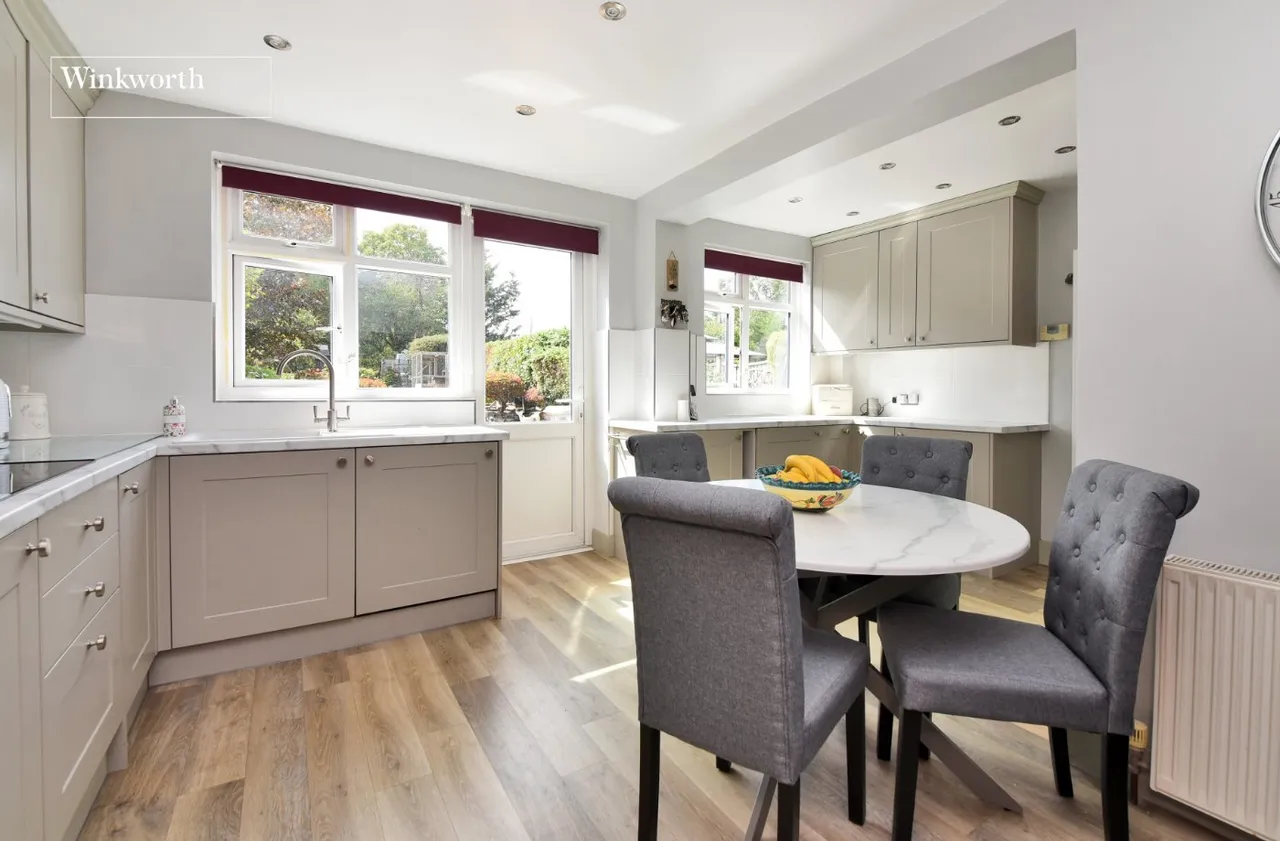 Walsingham Gardens, Stoneleigh, KT19, photo 12