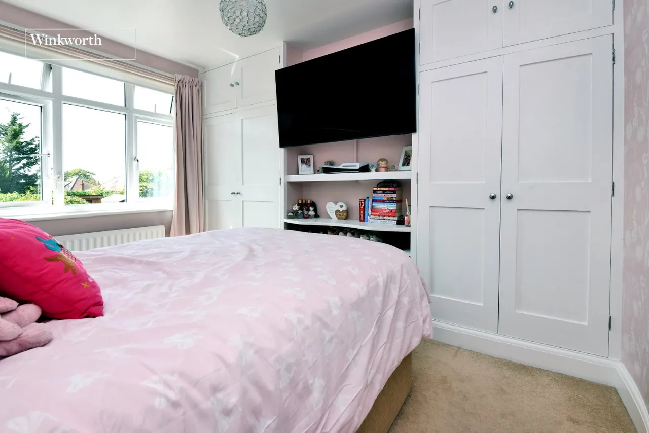 Walsingham Gardens, Stoneleigh, KT19, photo 6