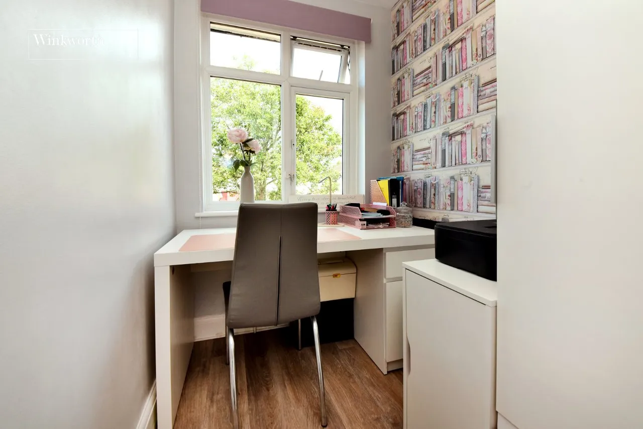 Walsingham Gardens, Stoneleigh, KT19, photo 8