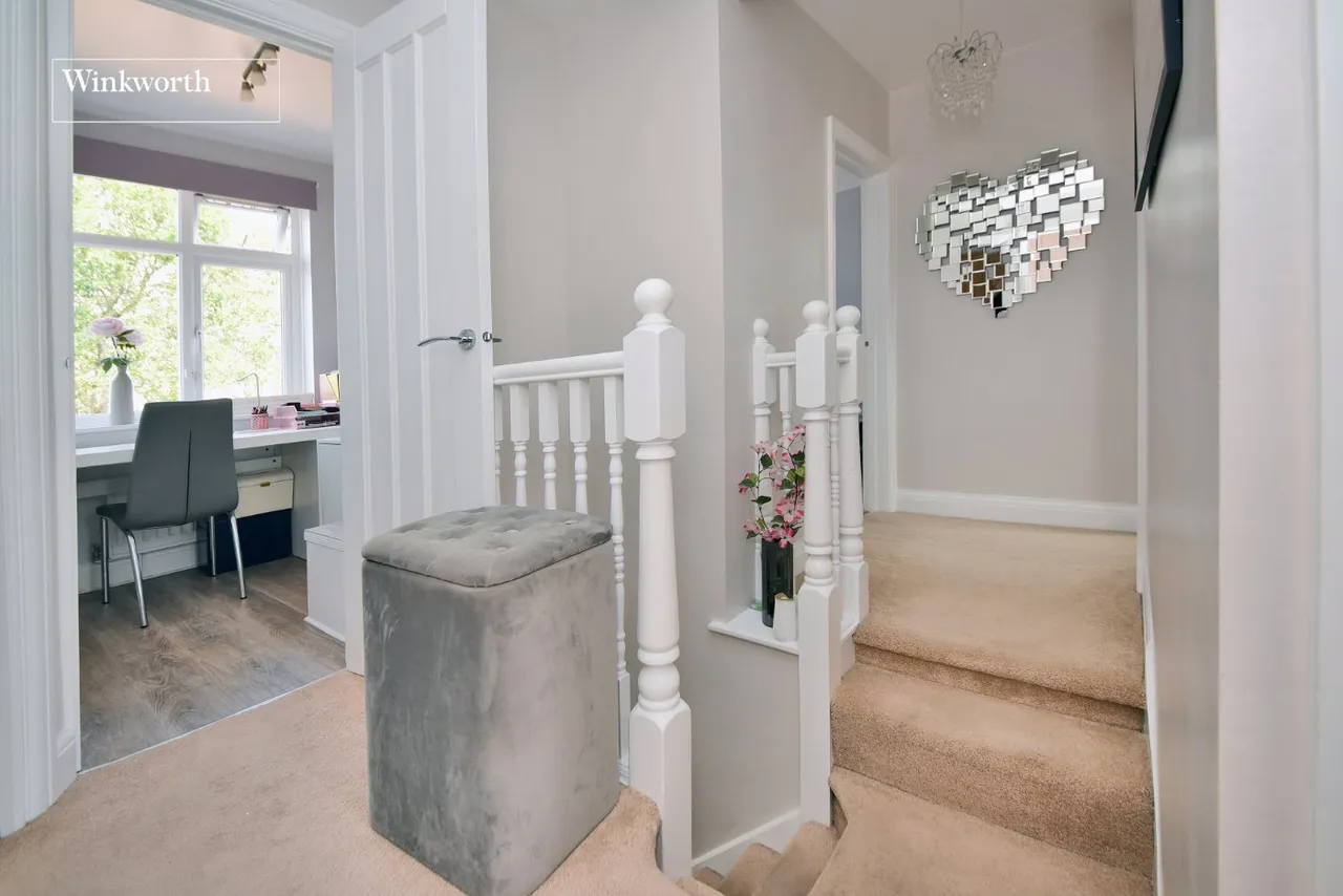 Walsingham Gardens, Stoneleigh, KT19, photo 17