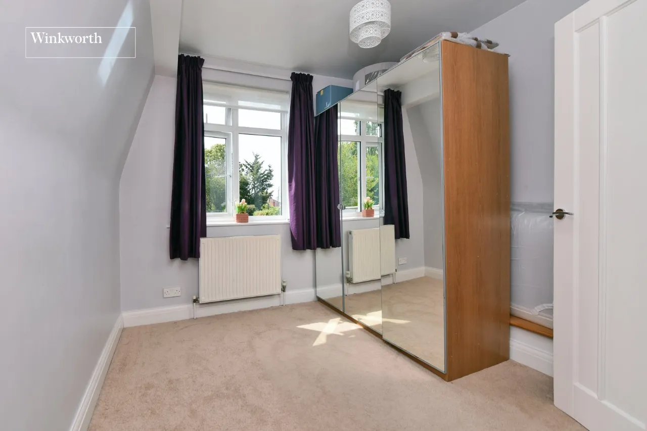 Walsingham Gardens, Stoneleigh, KT19, photo 16