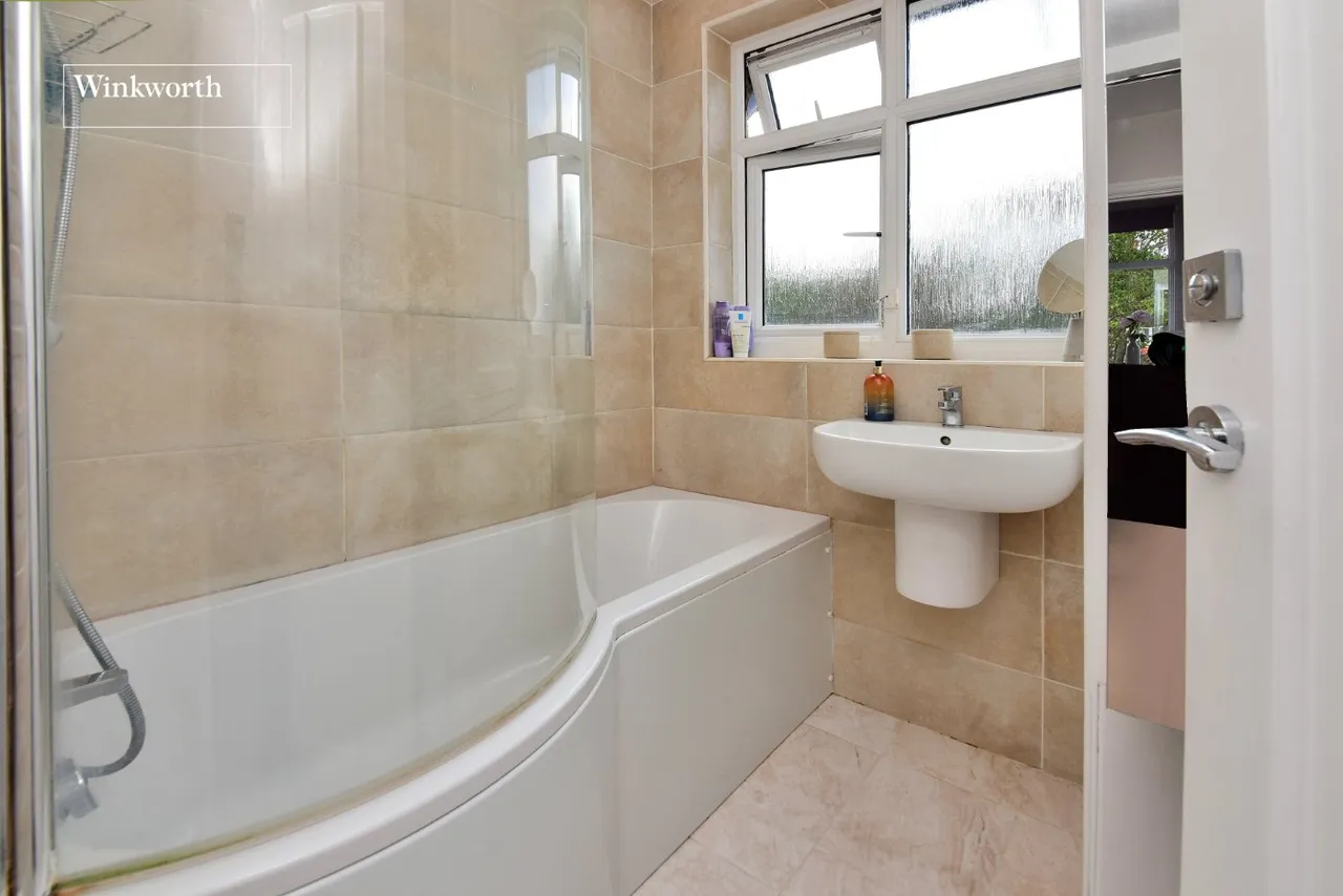 Walsingham Gardens, Stoneleigh, KT19, photo 9
