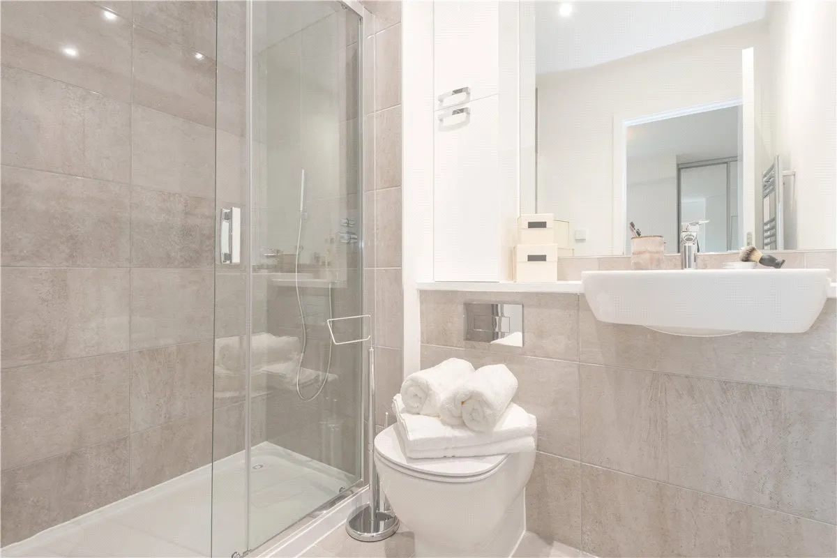 Heartwell Avenue, London, E16, photo 8