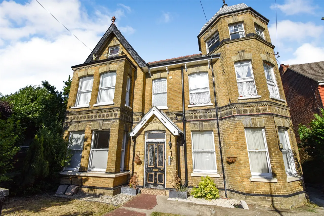 Cargate Avenue, Aldershot, Hampshire, GU11 3EW, photo 11