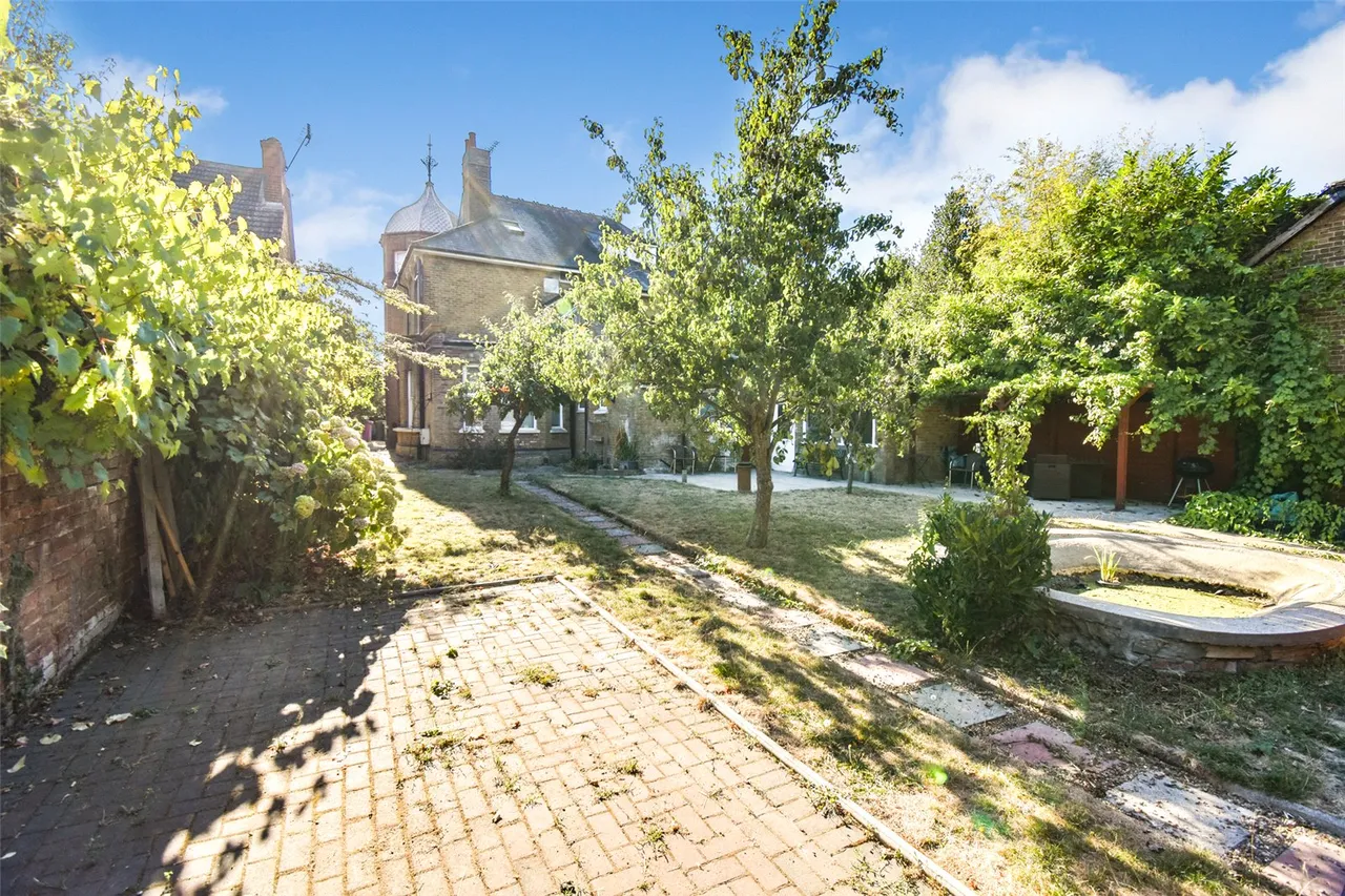 Cargate Avenue, Aldershot, Hampshire, GU11 3EW, photo 9