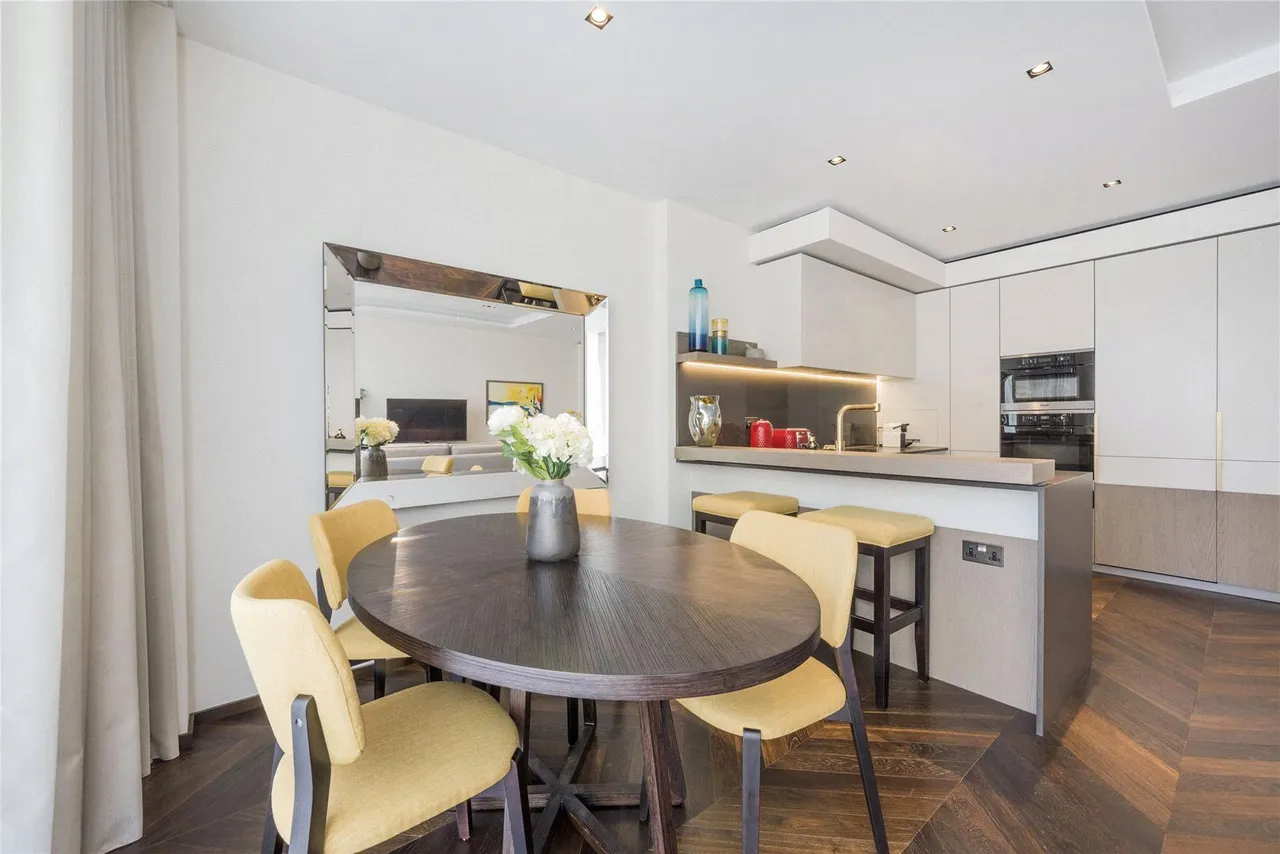 2 bed flat for sale, Great Newport Street, London, WC2H