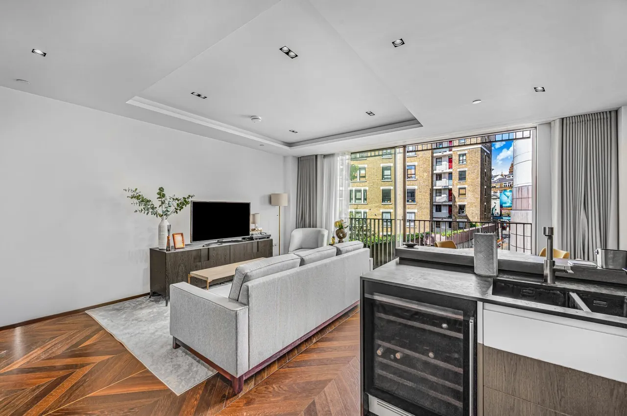 Great Newport Street, London, WC2H, photo 20