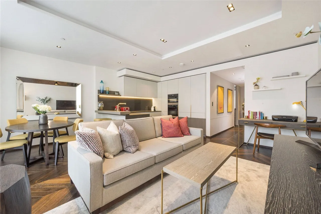 Great Newport Street, London, WC2H, photo 4