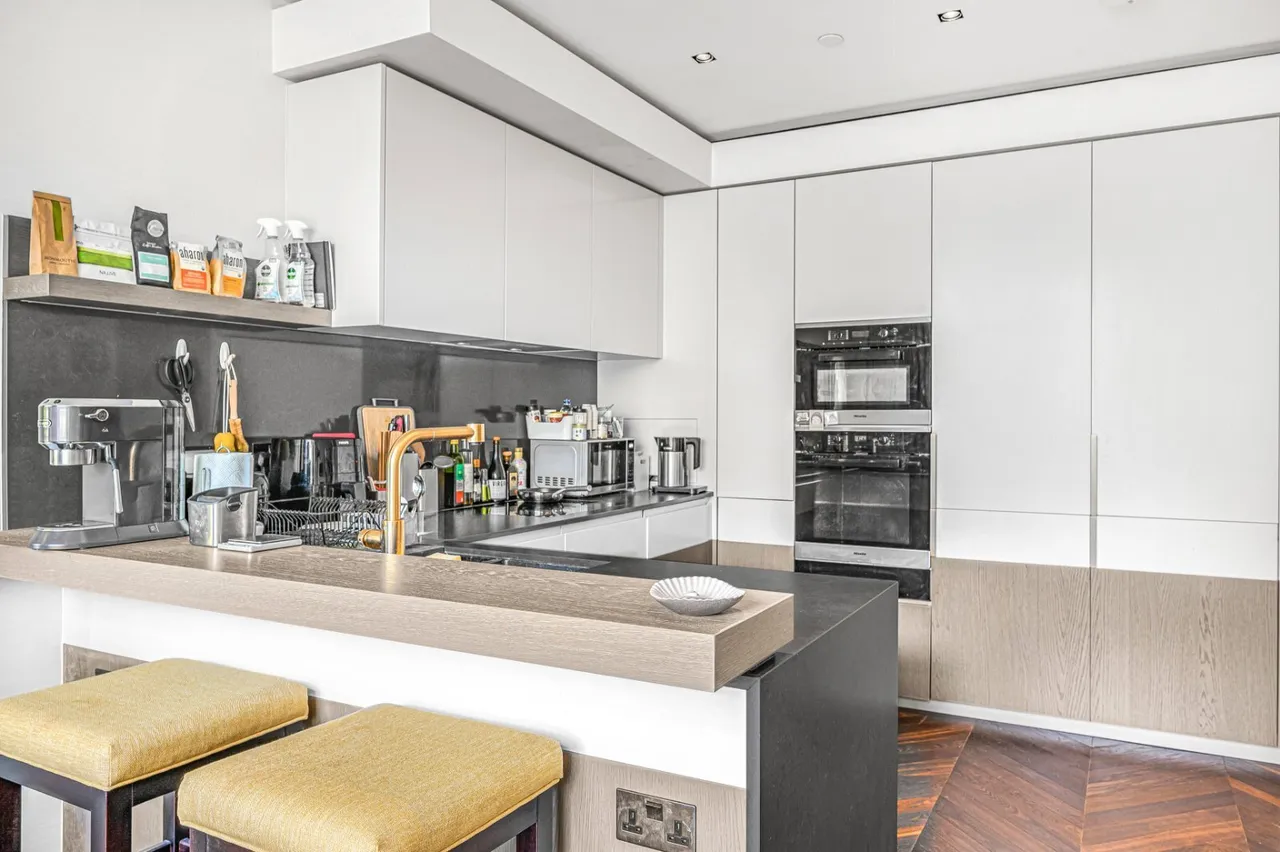 Great Newport Street, London, WC2H, photo 6
