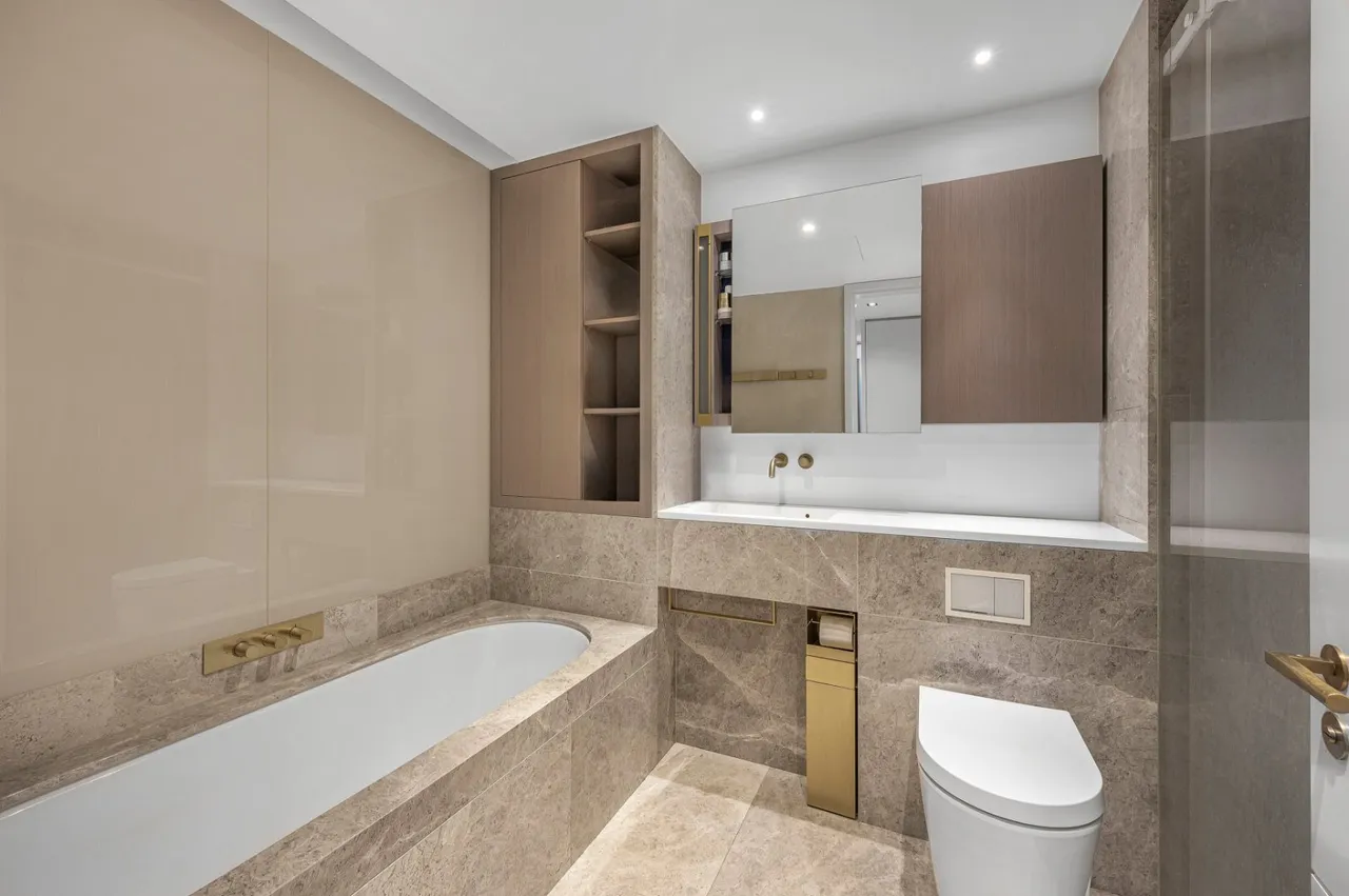 Great Newport Street, London, WC2H, photo 15