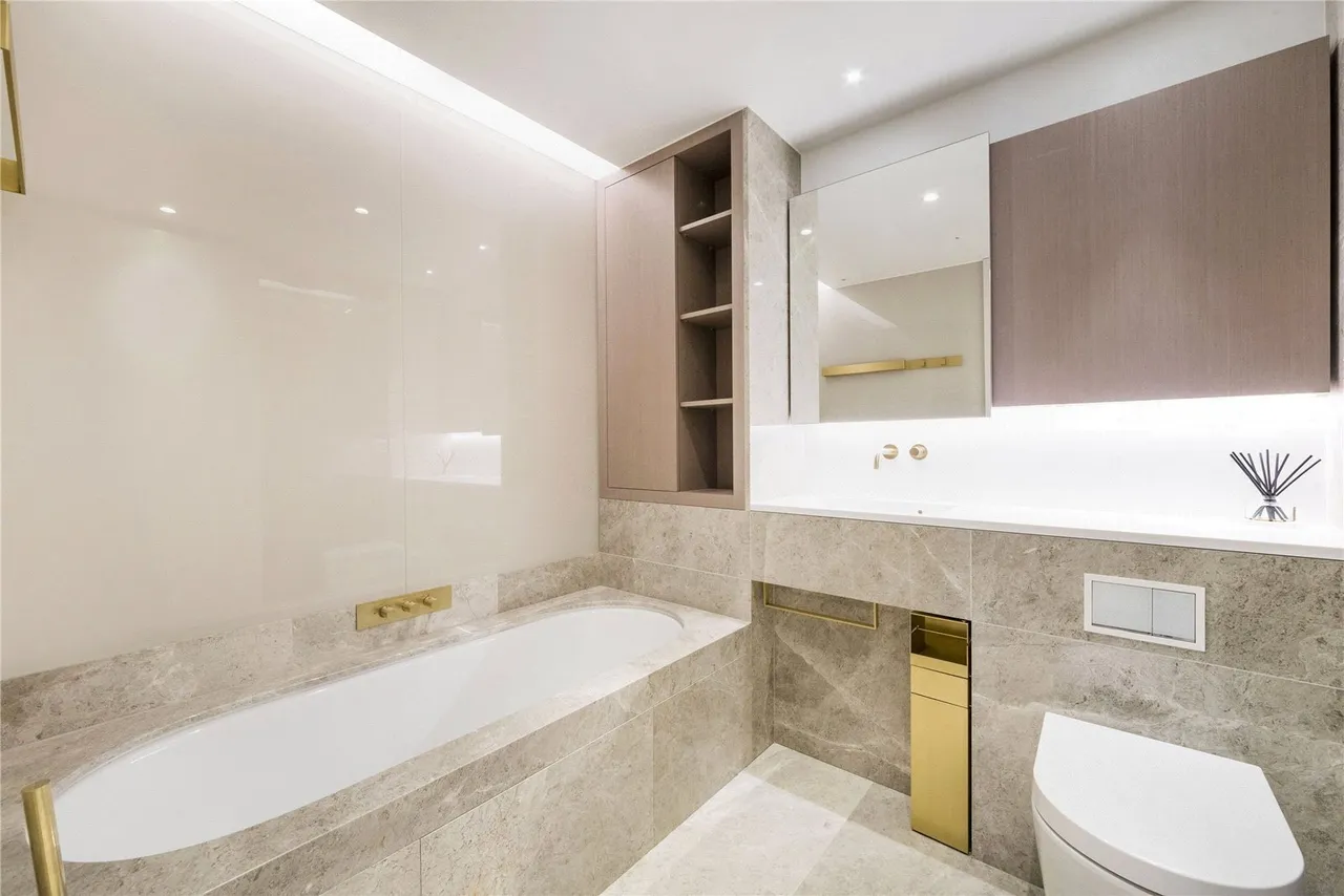 Great Newport Street, London, WC2H, photo 7
