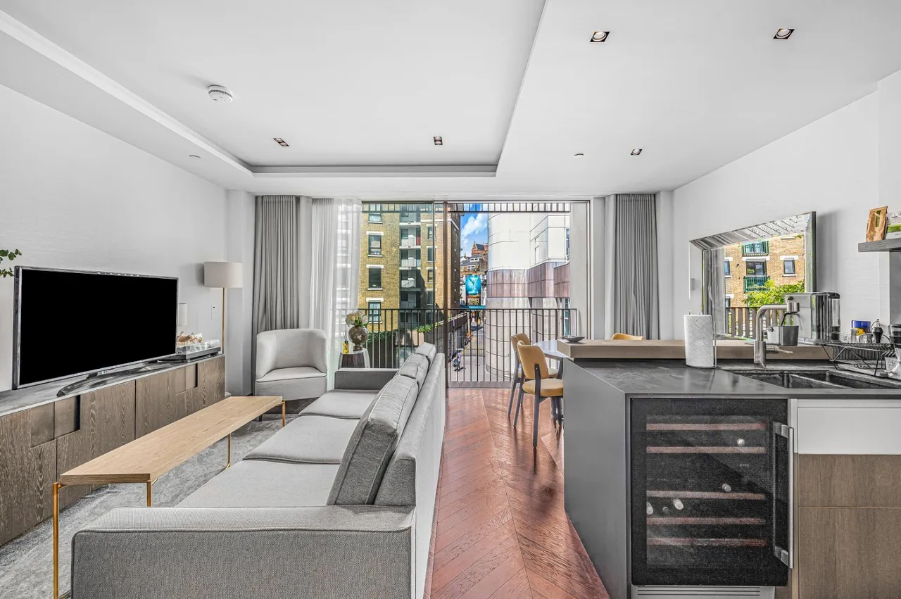 Great Newport Street, London, WC2H, photo 25