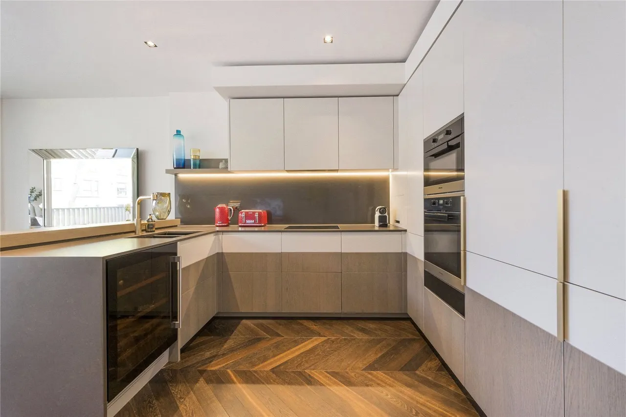 Great Newport Street, London, WC2H, photo 12