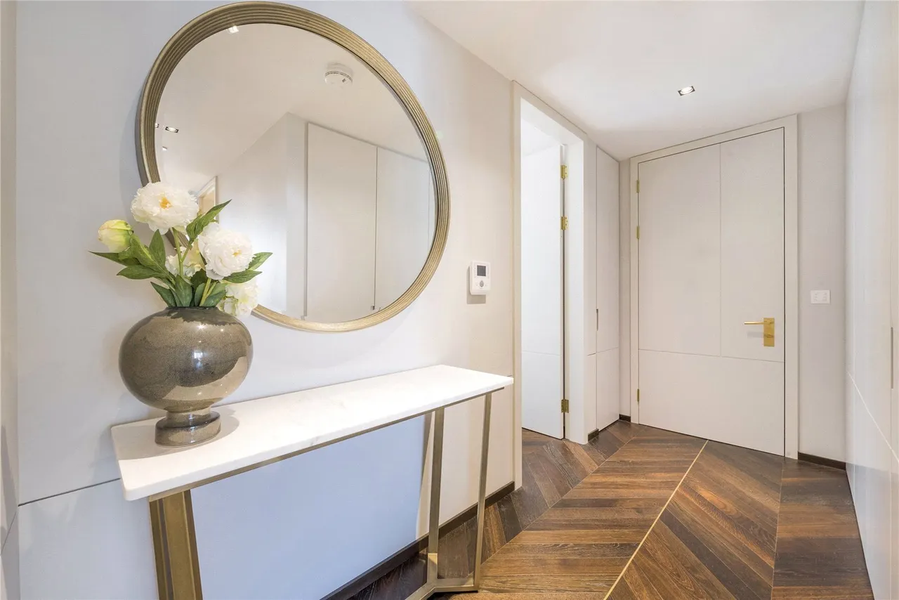 Great Newport Street, London, WC2H, photo 13