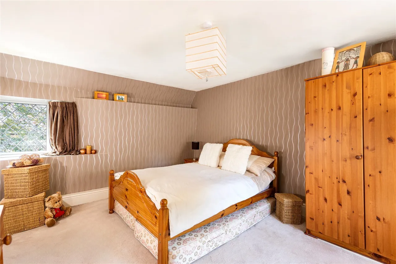 Brigstock Road, Stanion, NN14, photo 8