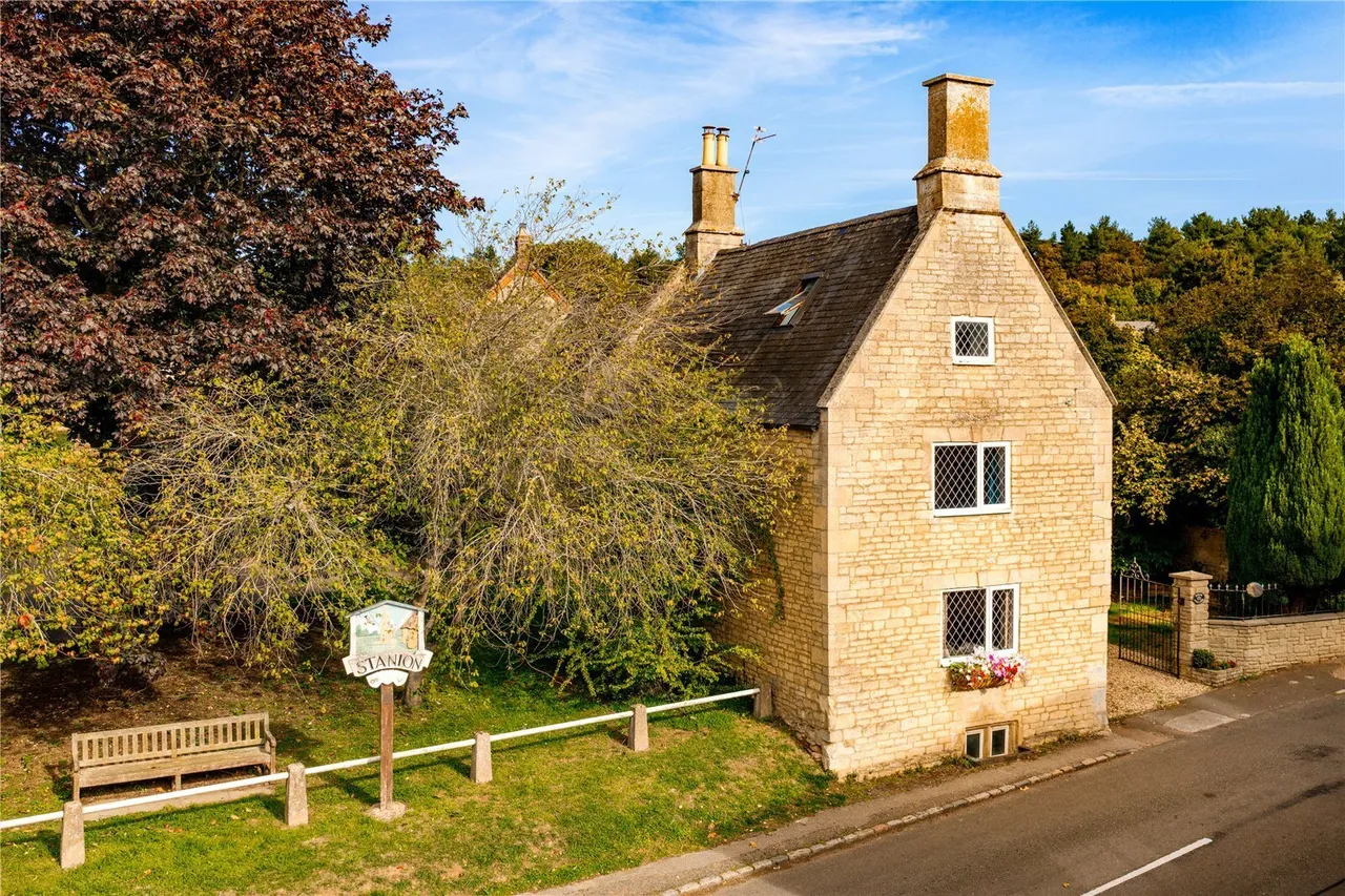 Brigstock Road, Stanion, NN14, photo 17