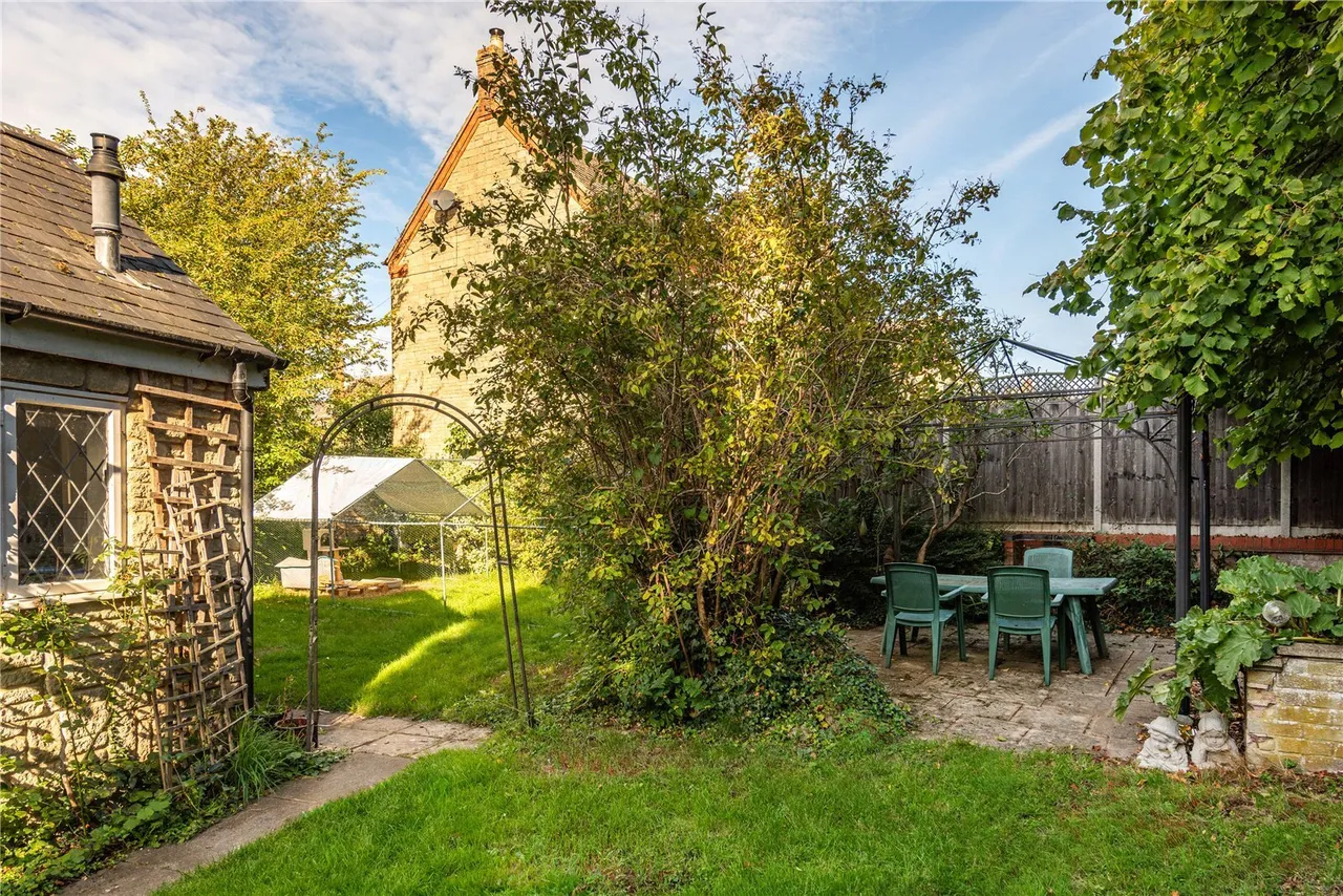 Brigstock Road, Stanion, NN14, photo 12