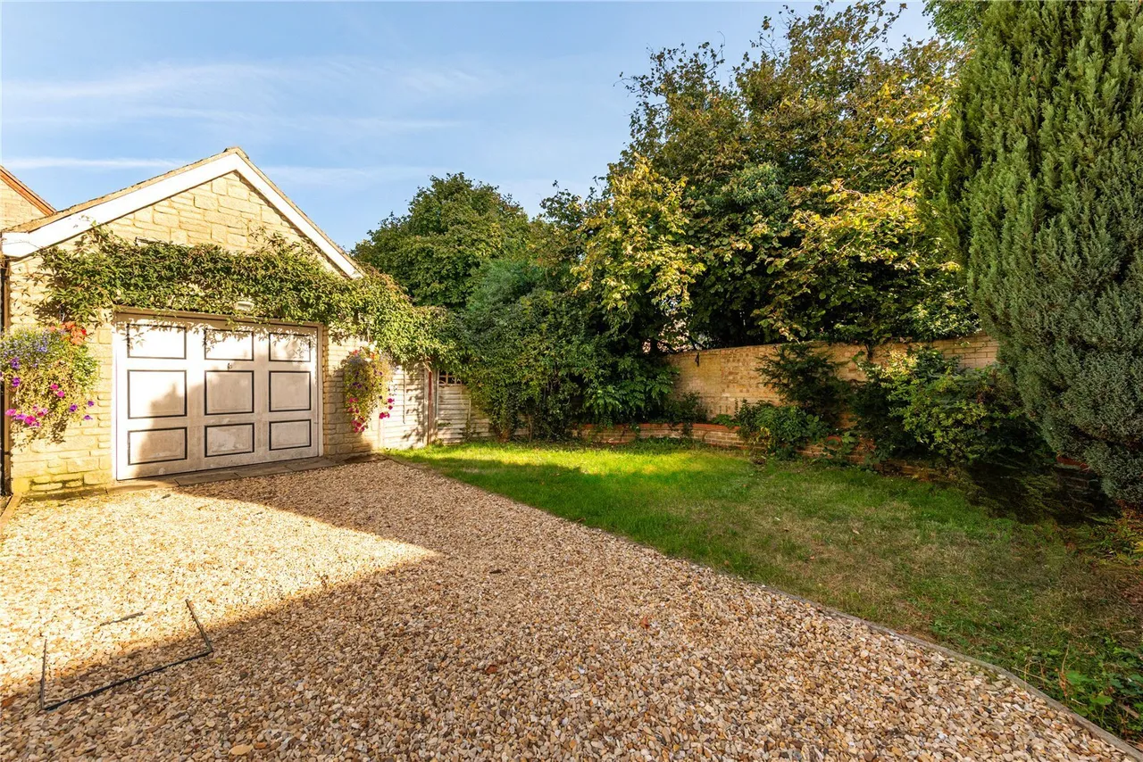 Brigstock Road, Stanion, NN14, photo 16