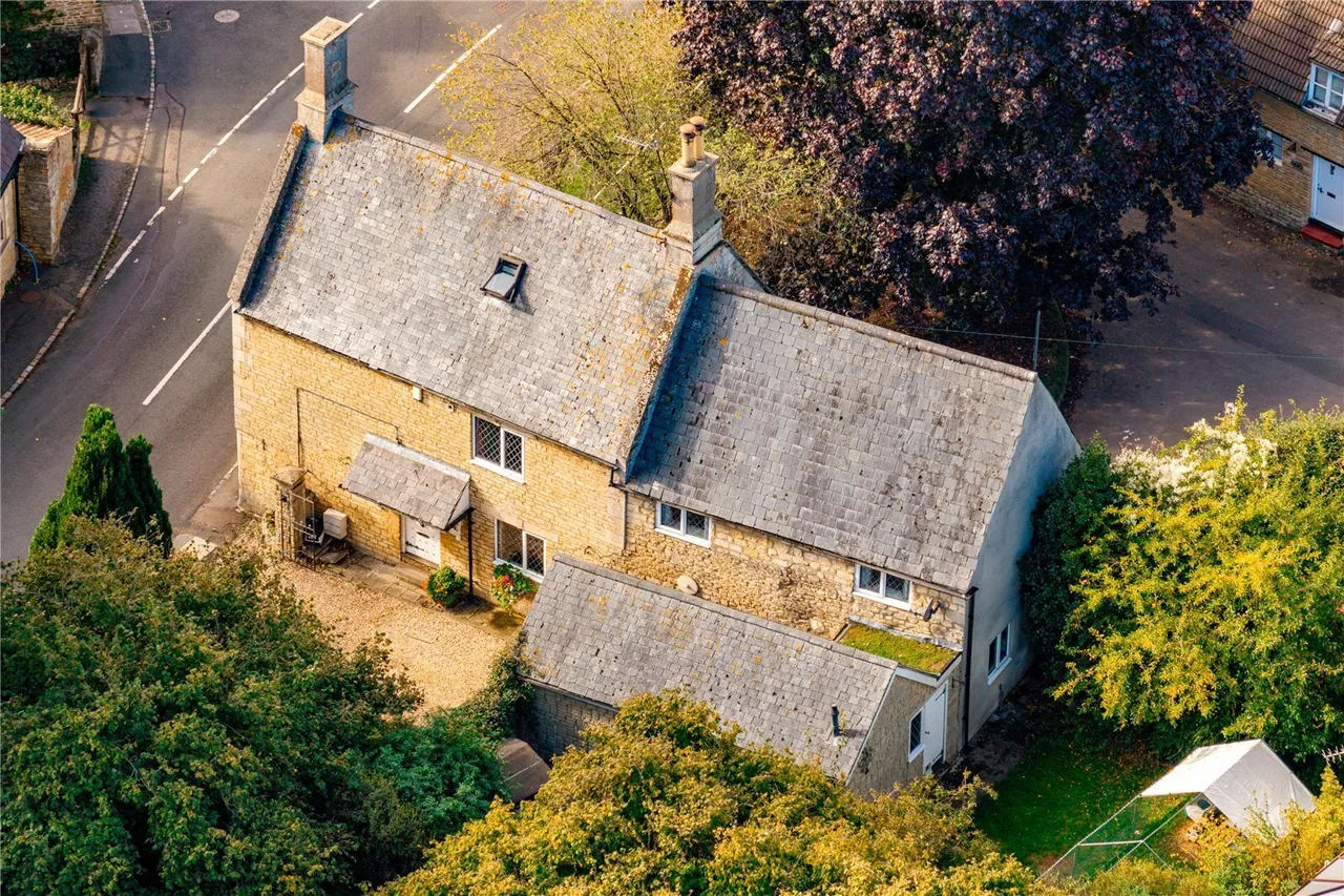 Brigstock Road, Stanion, NN14, photo 11