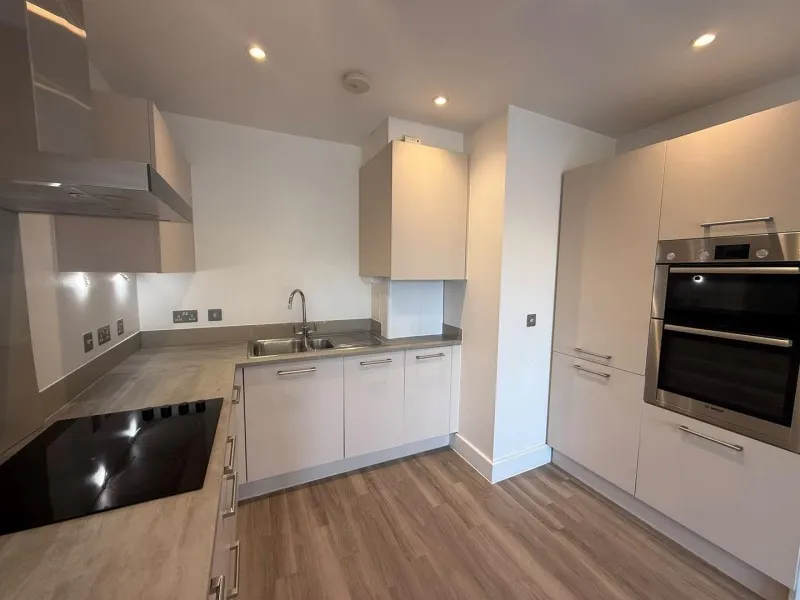 565 London Road, Isleworth, photo 2