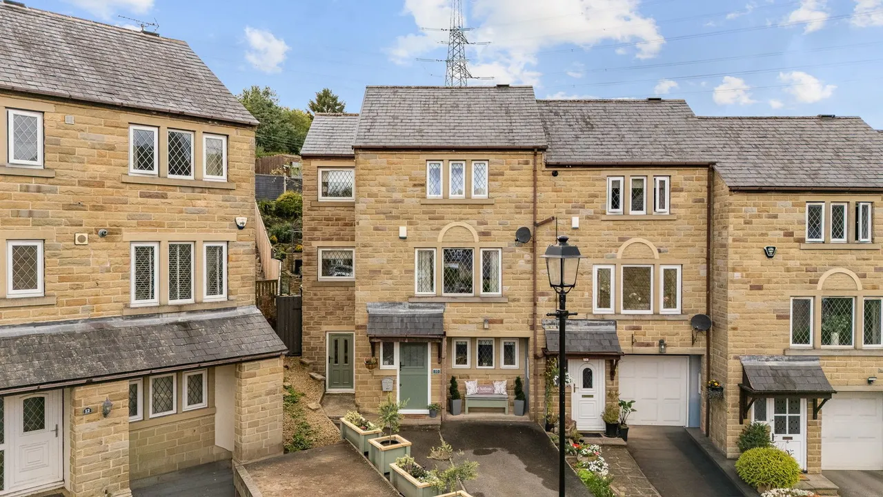 4 bed house for sale — Shibden Garth, Shibden