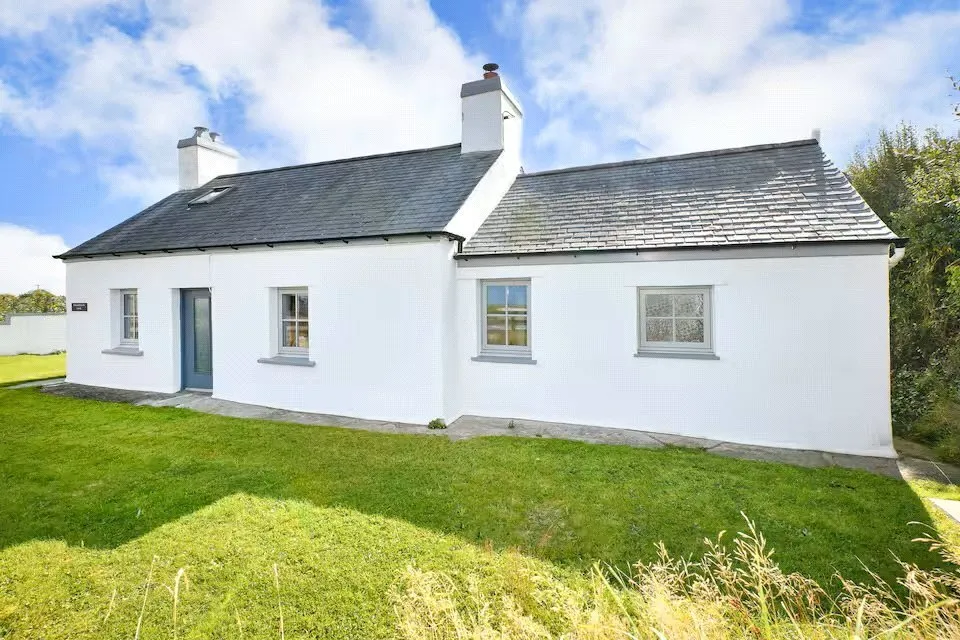 2 bed house for sale, Pengroeslon, Llyn Peninsula, LL53
