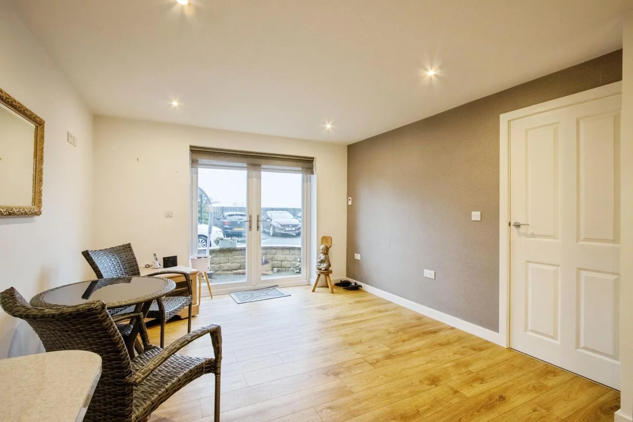 Halifax Road, Liversedge, WF15, photo 3