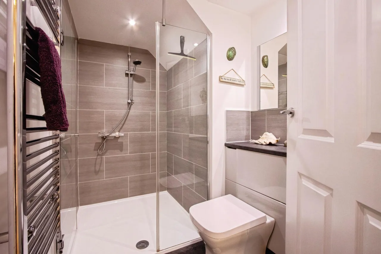 Halifax Road, Liversedge, WF15, photo 10