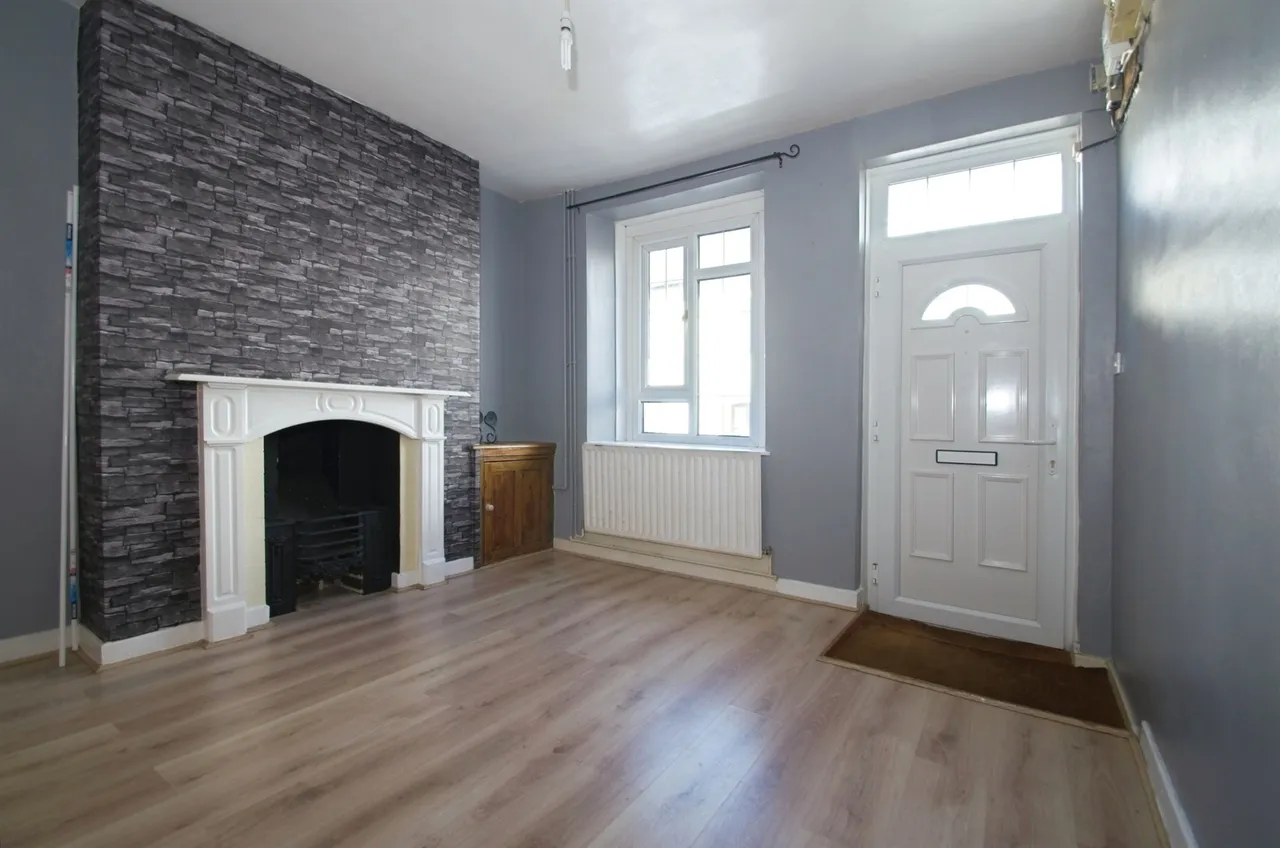 2 bed house for sale, Newcastle Hill Bridgend, CF31
