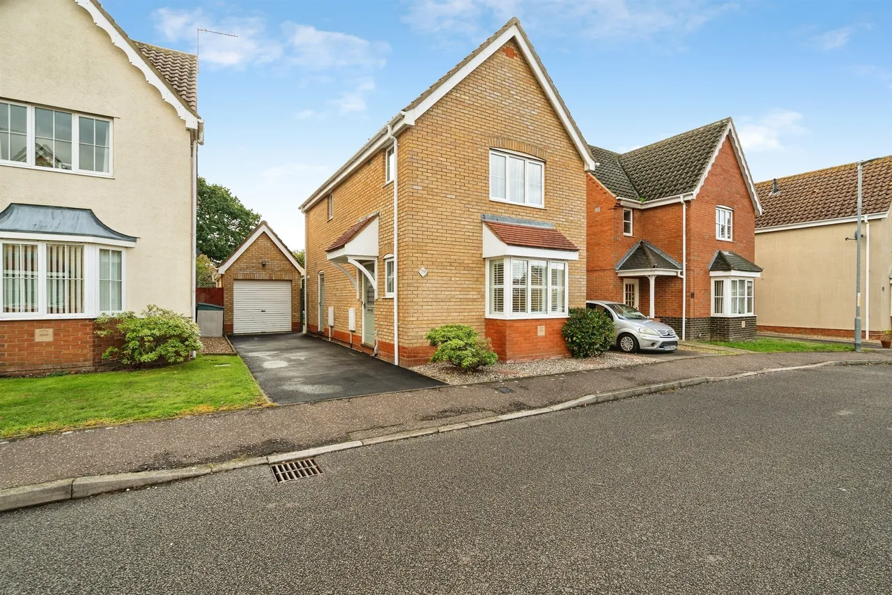 3 bed house for sale, Seafields Drive, Hopton, NR31