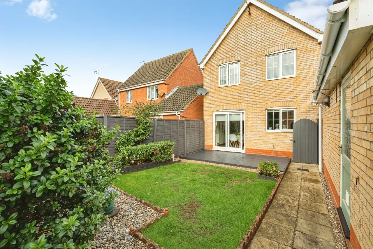 Seafields Drive, Hopton, NR31, photo 15