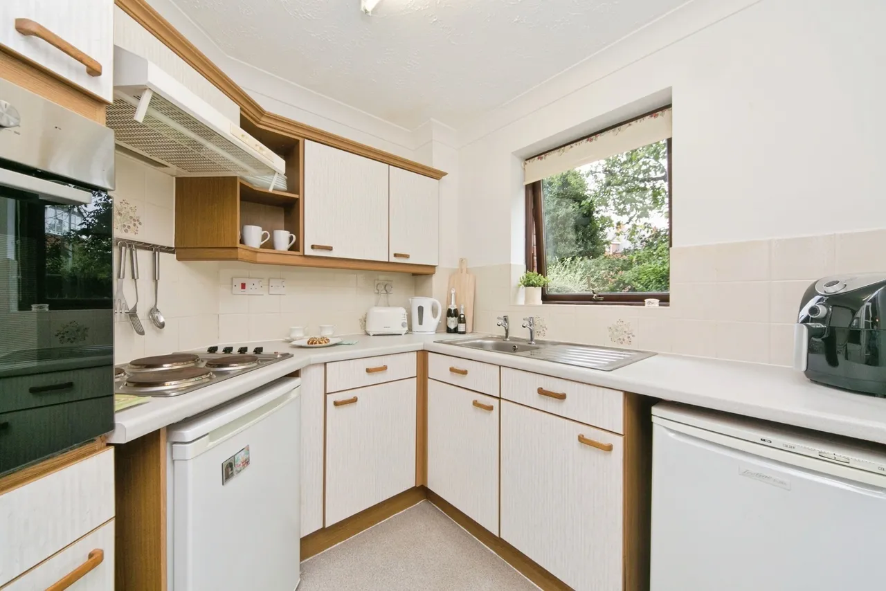 Coed Pella Road, Colwyn Bay, LL29, photo 6