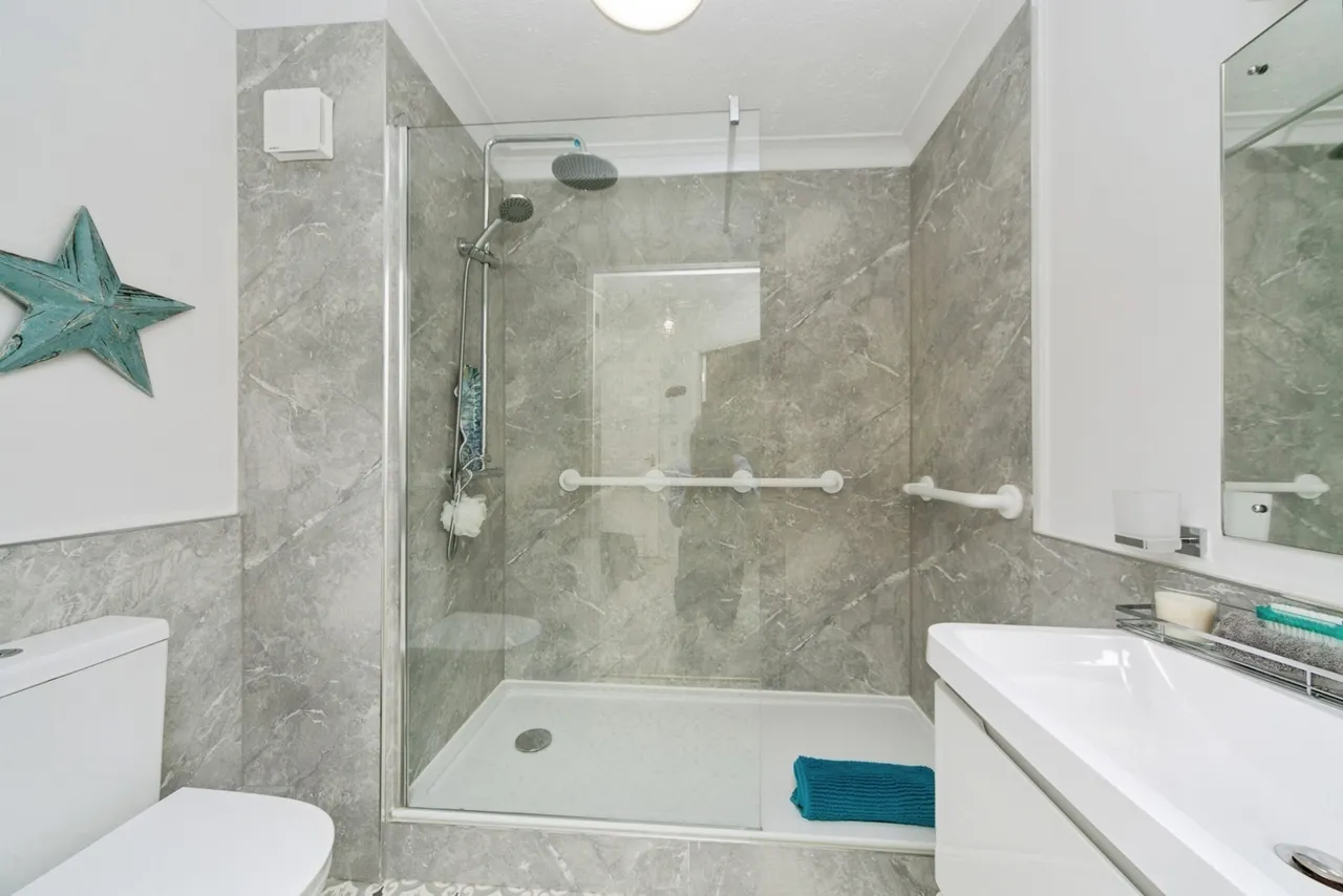 Coed Pella Road, Colwyn Bay, LL29, photo 9