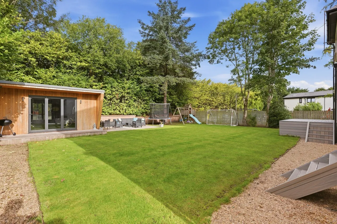 Sunningdale Avenue, Newton Mearns, photo 34