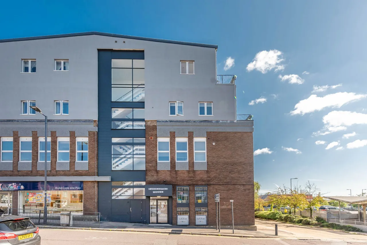 2 bed flat to rent, Stanmore, HA7