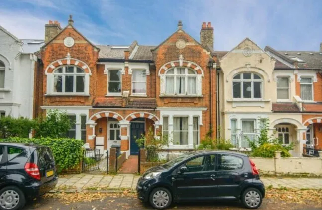 3 bed flat to rent, Silver Crescent, London, W4