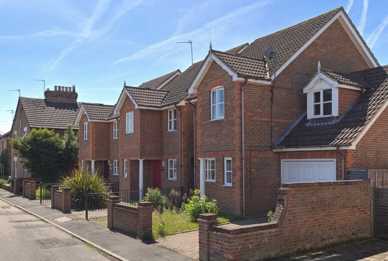 Kings Road, Egham, photo 5