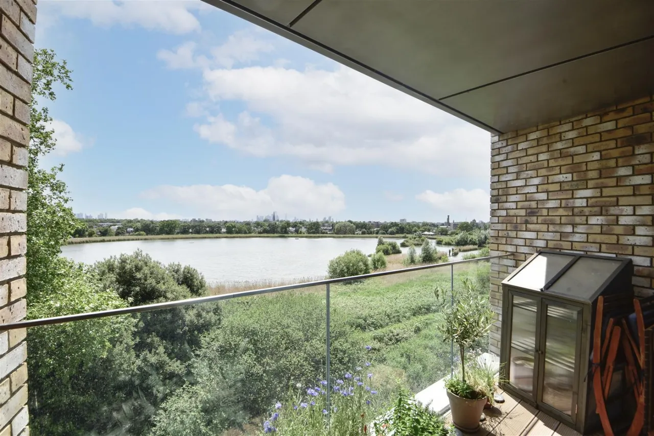 2 bed flat for sale — Newnton Close, London, N4