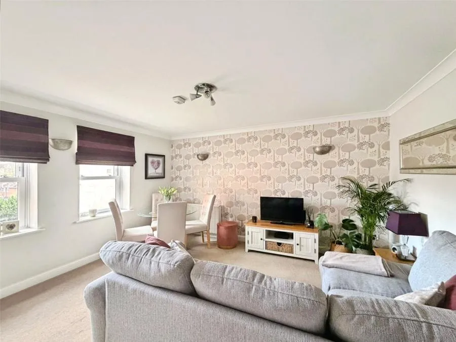 2 bed flat for sale, Bridge Street, Kenilworth, CV8