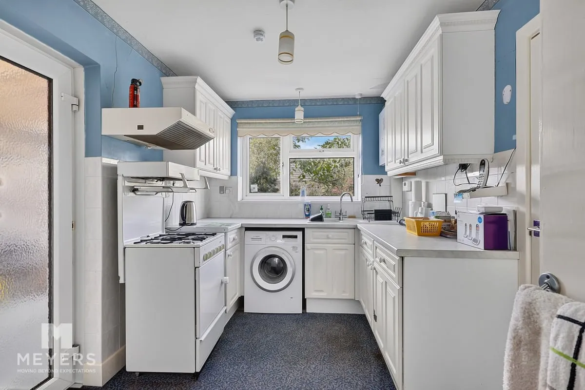 Iford Lane, Bournemouth, BH6, photo 3