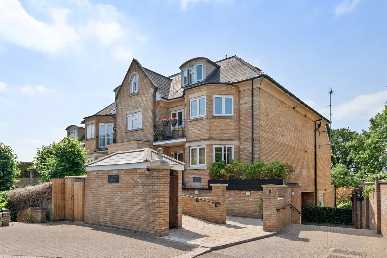 2 bed flat for sale — Crescent Road, Enfield