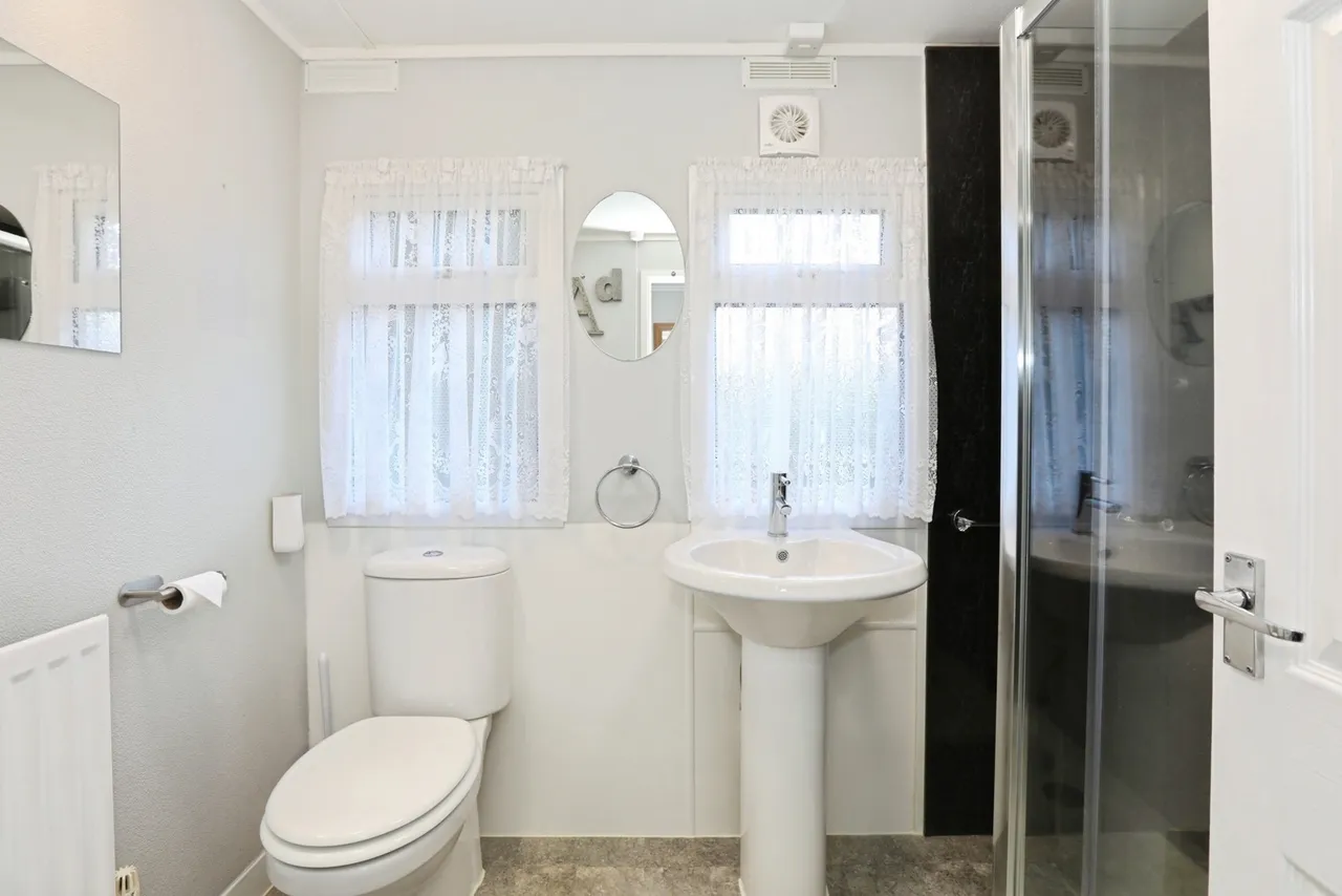 Partridge Place, Turners Hill Park, RH10, photo 7