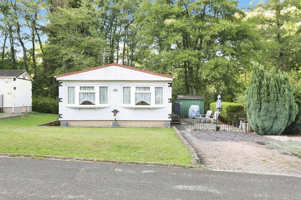1 bed mobile home for sale, Partridge Place, Turners Hill Park, RH10