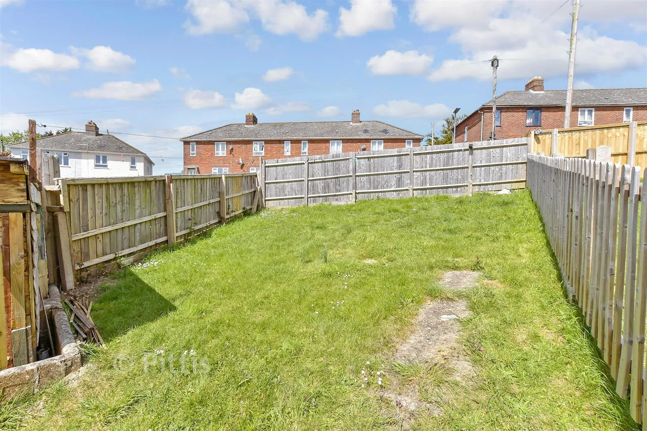 Highfield Road, Newport, PO30, photo 8