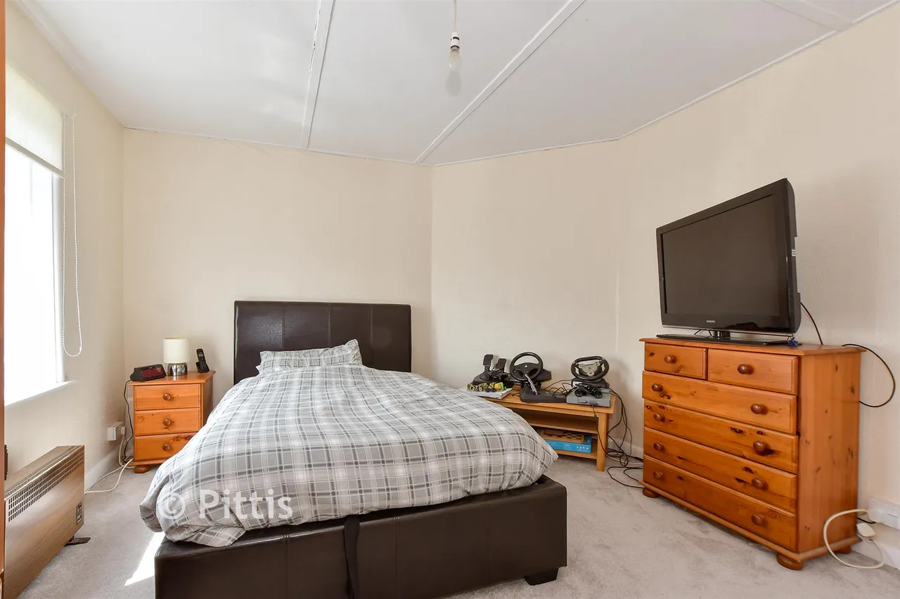 Highfield Road, Newport, PO30, photo 6