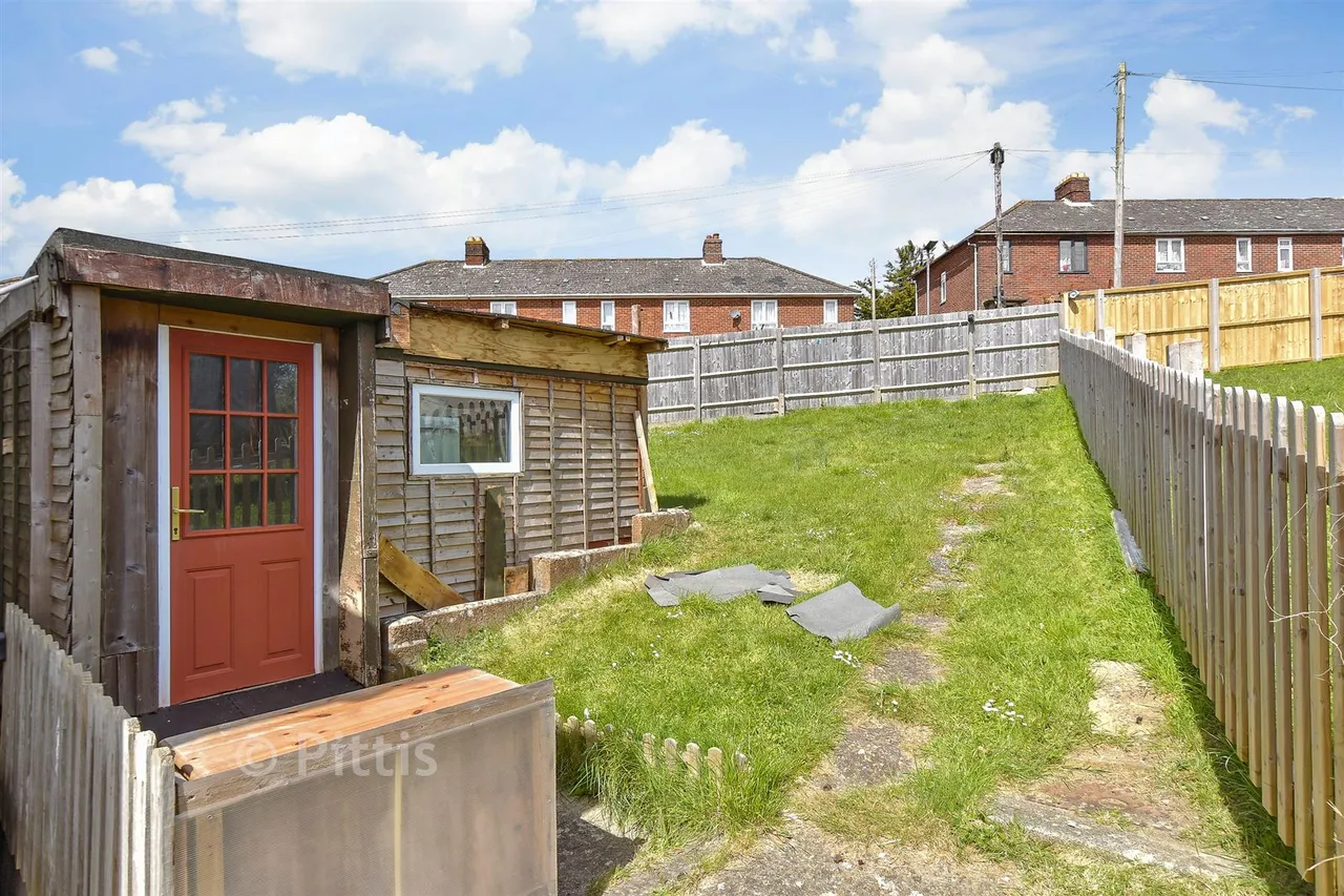 Highfield Road, Newport, PO30, photo 9