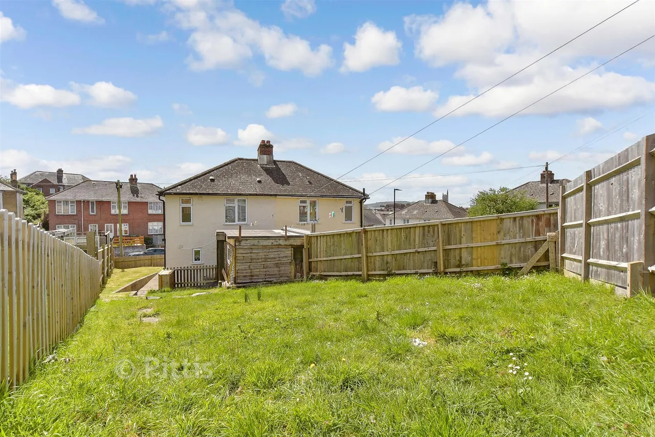Highfield Road, Newport, PO30, photo 2