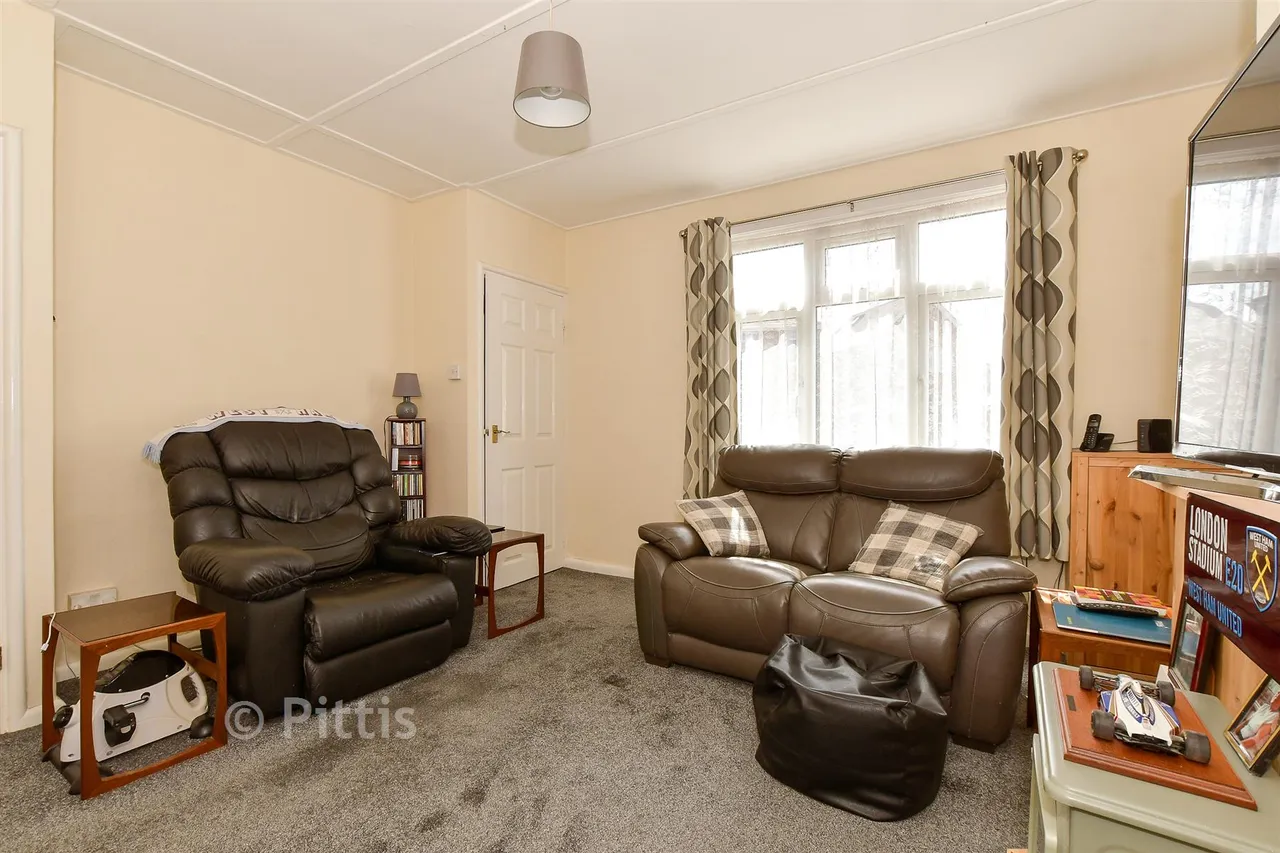 Highfield Road, Newport, PO30, photo 5